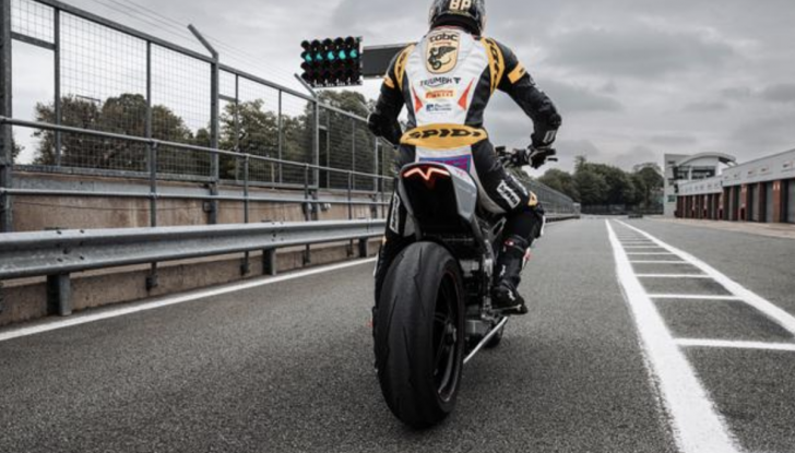 Triumph: completati i test su strada sul prototipo elettrico TE-1 - Foto 13 di 14