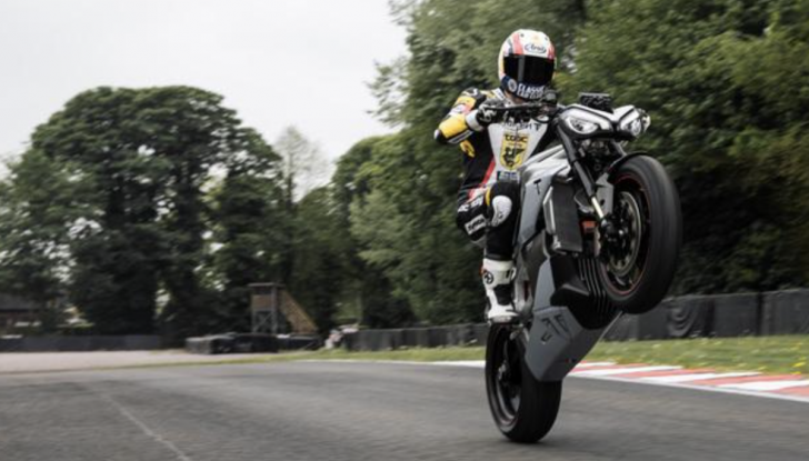 Triumph: completati i test su strada sul prototipo elettrico TE-1 - Foto 3 di 14