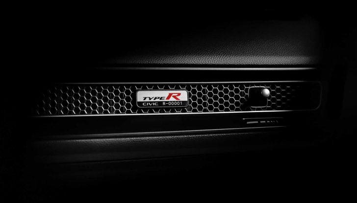 Honda Civic Type R 2023: listino prezzi da 54.300 Euro - Foto 19 di 21