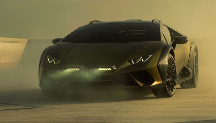 Lamborghini Huracan Sterrato: il primo teaser ufficiale della versione da off-road - Foto 3 di 9
