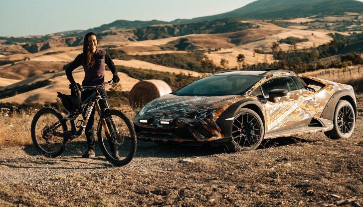 Lamborghini Huracan Sterrato: il primo teaser ufficiale della versione da off-road - Foto 7 di 9
