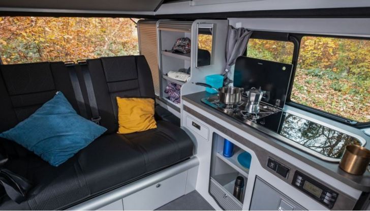 Renault Trafic SpaceNomad: il camper con i pannelli solari sul tetto - Foto 7 di 8