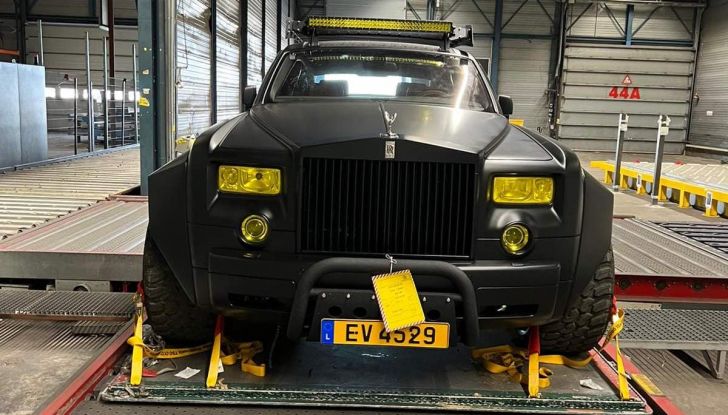 Rolls-Royce Phantom: nella versione 6×6 sembra uscita dal film Mad Max! - Foto 4 di 12