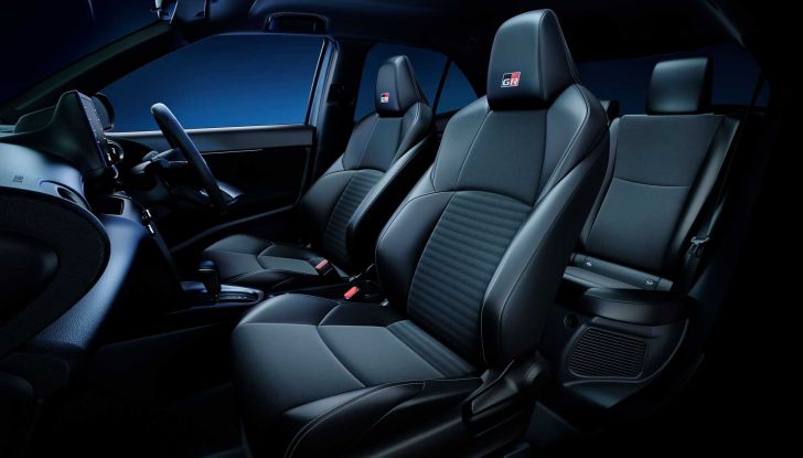 Toyota Yaris Cross GR Sport, prezzi da 28.400 Euro - Foto 12 di 14