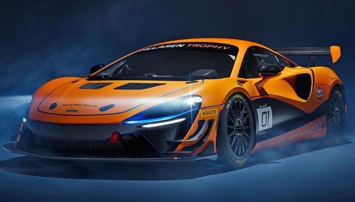 McLaren Artura Trophy II: la GT4 britannica pronta al Campionato 2023 - Foto 2 di 10