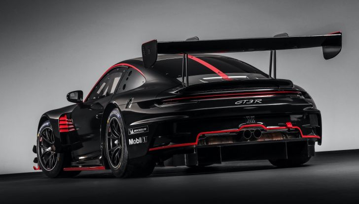 Porsche 911 GT3 R: la nuova “belva da corsa” tedesca arriva a 565 cavalli - Foto 5 di 12