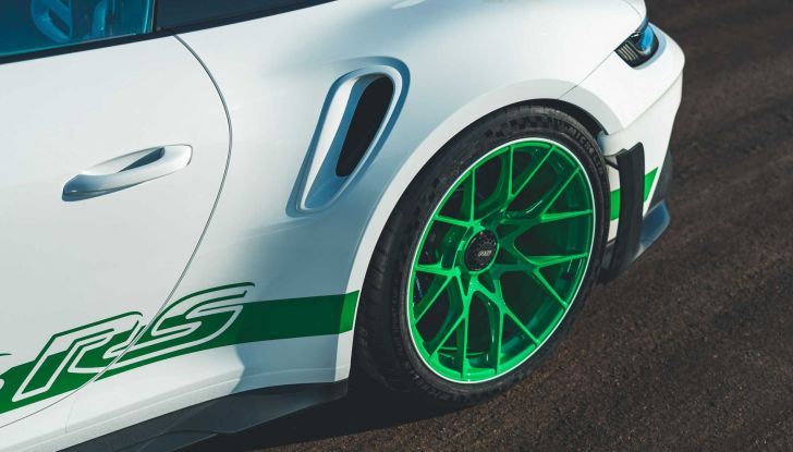 Porsche 911 GT3 RS: la berlinetta da corsa di Stoccarda in versione “street legal” - Foto 11 di 16
