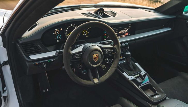 Porsche 911 GT3 RS: la berlinetta da corsa di Stoccarda in versione “street legal” - Foto 14 di 16