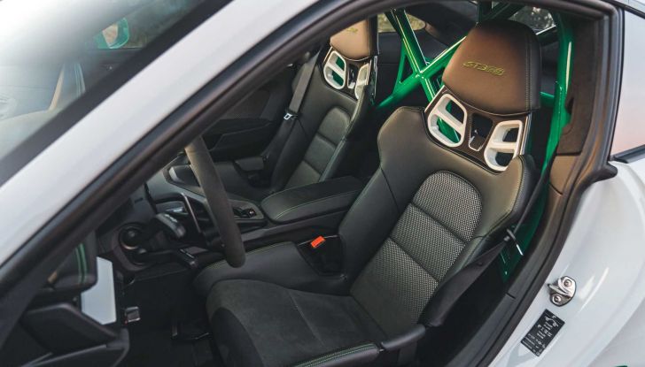 Porsche 911 GT3 RS: la berlinetta da corsa di Stoccarda in versione “street legal” - Foto 16 di 16