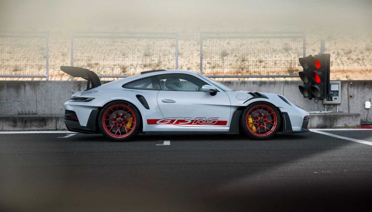 Porsche 911 GT3 RS: la berlinetta da corsa di Stoccarda in versione “street legal” - Foto 6 di 16
