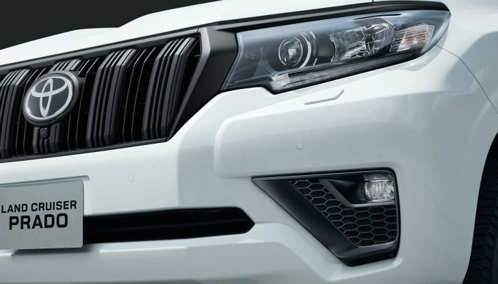 Toyota Land Cruiser: ecco la versione speciale Prado Matte Black Edition - Foto 6 di 11