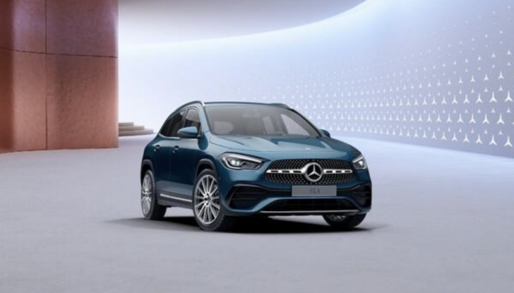 Mercedes GLA Colour Collection: in passerella la collezione fall-winter della Stella - Foto 2 di 9