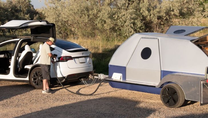 Campeggio in elettrico: ecco la roulotte che funziona da “range-extender” - Foto 4 di 8