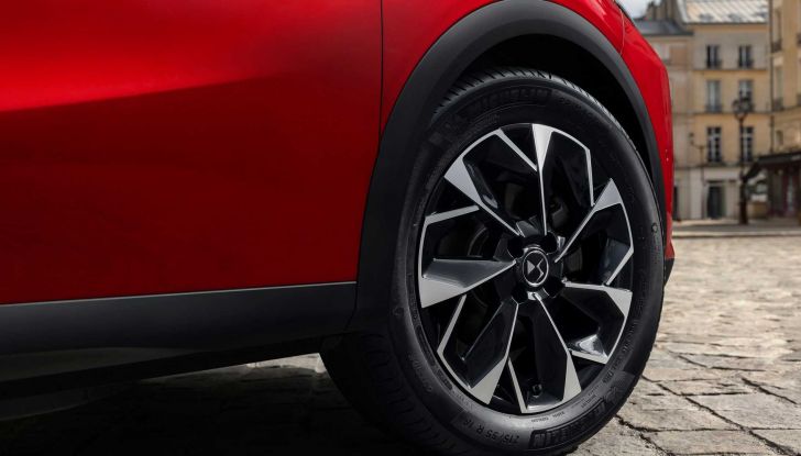 Nuova DS3 2023 restyling, prezzi e motori del crossover francese - Foto 13 di 14
