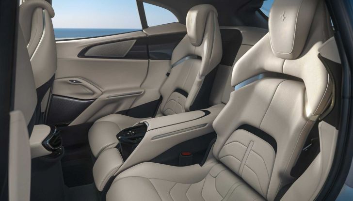 Ferrari Purosangue: il primo SUV di Maranello ha un V12 da 725 cavalli - Foto 15 di 15