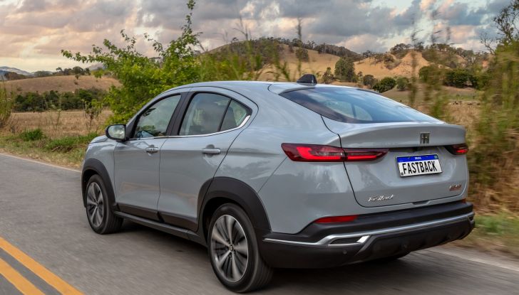 Fiat Fastback: il nuovo SUV coupé in tre allestimenti - Foto 8 di 11