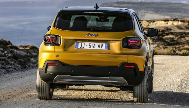 Jeep Avenger entra a far parte della flotta dei vigili del fuoco - Foto 4 di 5