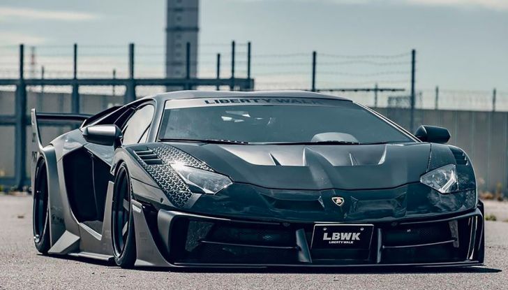 La nuova auto di Batman... è una Lamborghini Aventador! - Infomotori