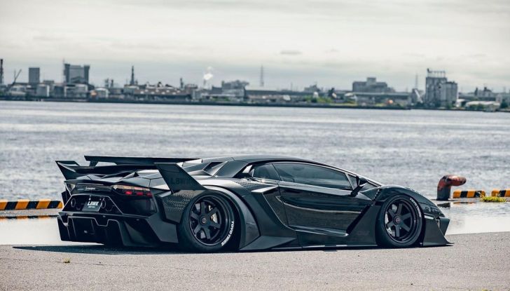 La nuova auto di Batman… è una Lamborghini Aventador! - Foto 8 di 8