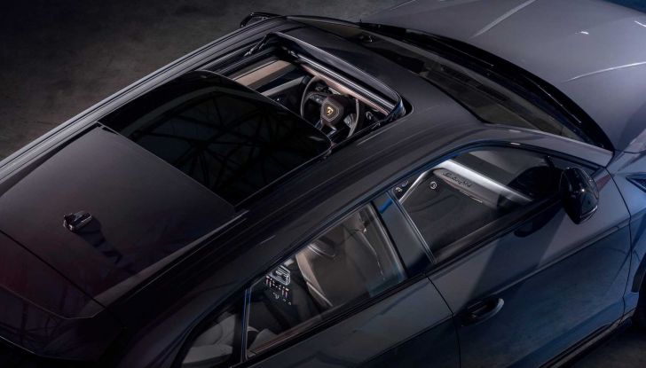 Lamborghini Urus: la versione ibrida plug-in debutterà nel 2024 - Foto 10 di 12