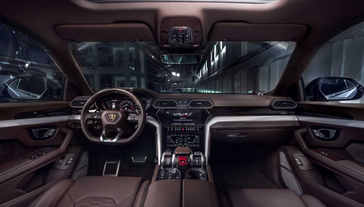 Lamborghini Urus: la versione ibrida plug-in debutterà nel 2024 - Foto 12 di 12