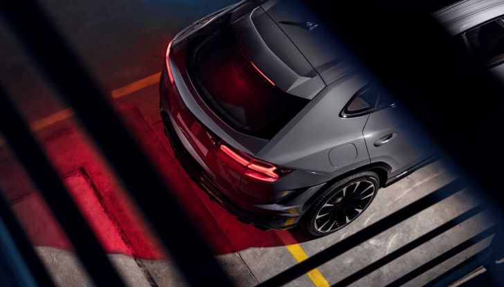 Lamborghini Urus: la versione ibrida plug-in debutterà nel 2024 - Foto 9 di 12
