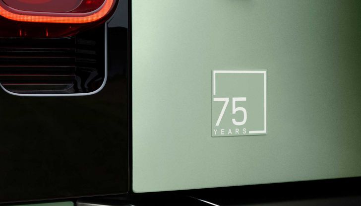 Land Rover Defender compie 75 anni: ecco la Limited Edition in Grasmere Green - Foto 10 di 10