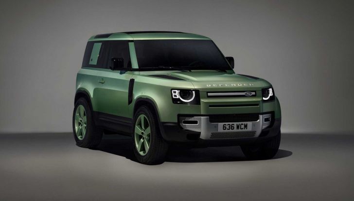 Land Rover Defender compie 75 anni: ecco la Limited Edition in Grasmere Green - Foto 6 di 10