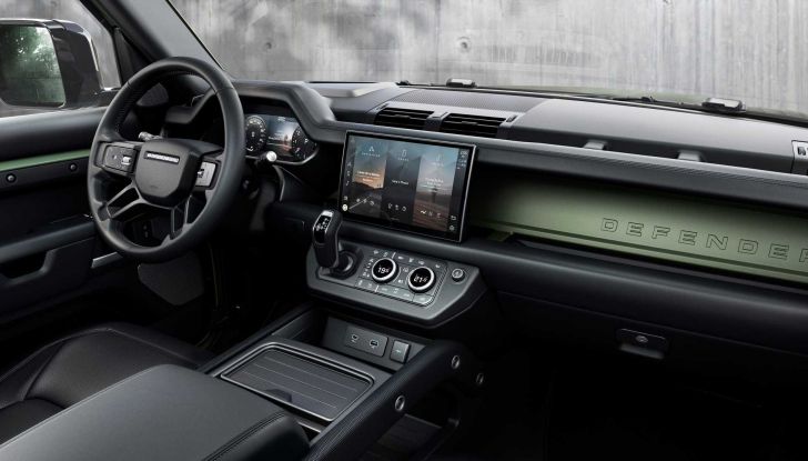 Land Rover Defender compie 75 anni: ecco la Limited Edition in Grasmere Green - Foto 8 di 10