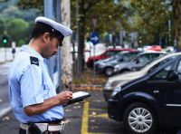 Le multe che non ti aspetti: i cinque comportamenti da evitare in auto