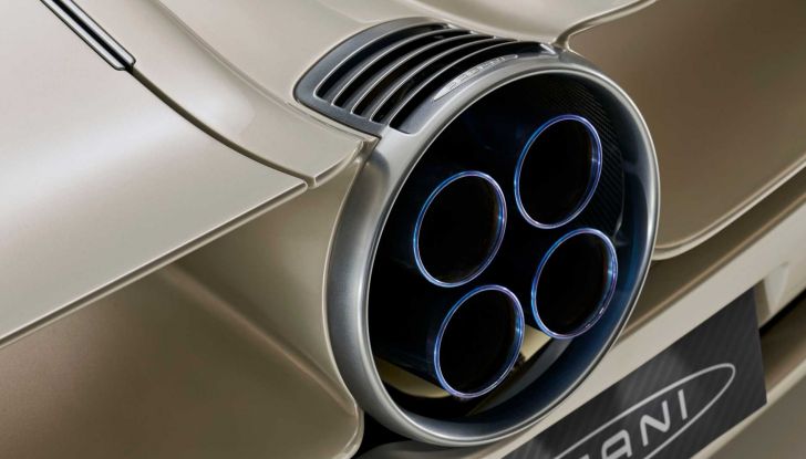 Pagani Utopia: l’hypercar da 864 cavalli si fa ammirare a Mantova - Foto 14 di 18