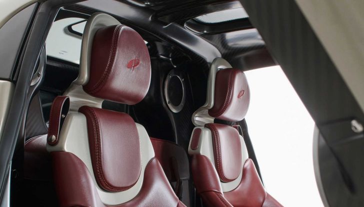 Pagani Utopia: l’hypercar da 864 cavalli si fa ammirare a Mantova - Foto 17 di 18