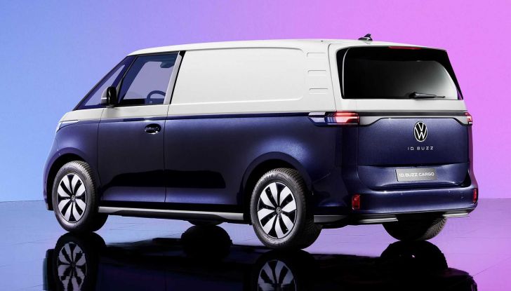 Volkswagen ID.Buzz Cargo: la versione da trasporto arriva in Italia da 47.000 Euro - Foto 12 di 15