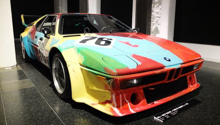 La BMW M1 dipinta da Andy Warhol protagonista di una mostra a Milano - Foto 2 di 10