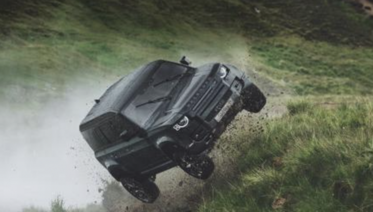 Le Land Rover Defender di James Bond protagoniste di un’asta da record - Foto 6 di 9