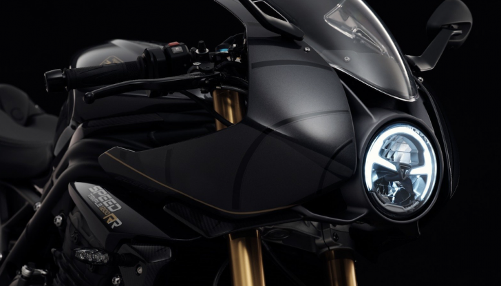 Triumph Speed Triple 1200 RR Bond Edition: l’omaggio all’agente speciale più famoso del cinema - Foto 8 di 12