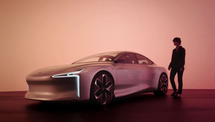 Hopium Machina Vision: a Parigi il futuro delle berline di lusso è a idrogeno - Foto 4 di 8