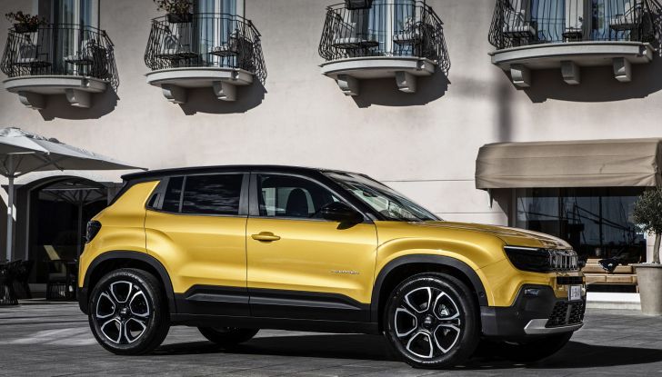 Jeep Avenger: disponibile in Italia con il motore 1.2 Turbo da 100 cavalli - Foto 12 di 15