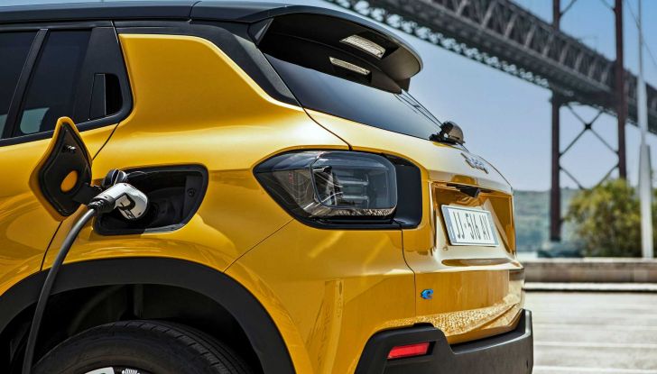 Jeep Avenger: disponibile in Italia con il motore 1.2 Turbo da 100 cavalli - Foto 13 di 15