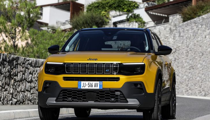 Jeep Avenger: disponibile in Italia con il motore 1.2 Turbo da 100 cavalli - Foto 8 di 15