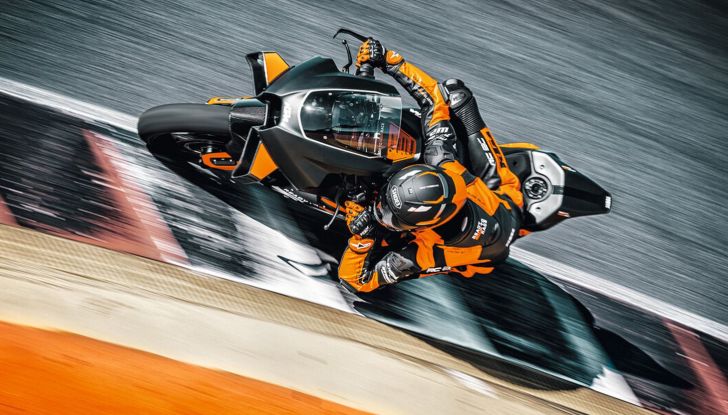 KTM RC 8C 2023: 135 CV per 142 kg di peso per la Superbike austriaca - Foto 2 di 9