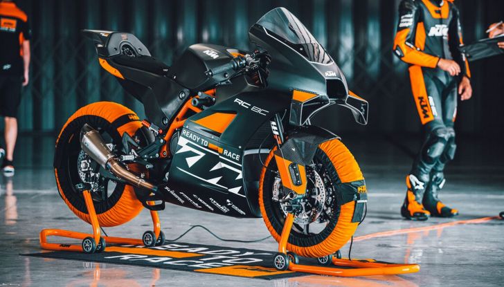 KTM RC 8C 2023: 135 CV per 142 kg di peso per la Superbike austriaca - Foto 5 di 9