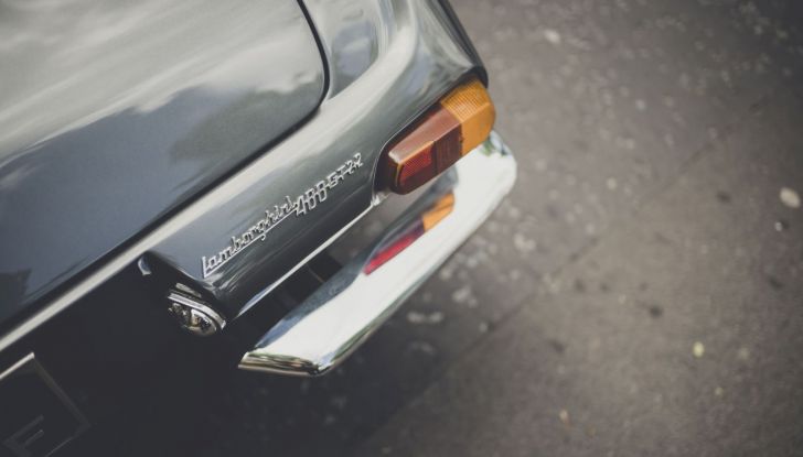 Lamborghini rende omaggio ai Beatles con la 400 GT 2+2 di “Love Me Do” - Foto 8 di 10