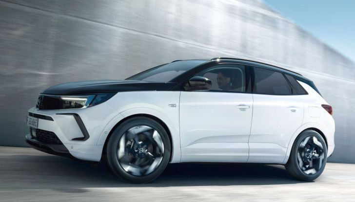 Opel Grandland GSe: il SUV ibrido plug-in si “incattivisce” - Foto 2 di 7