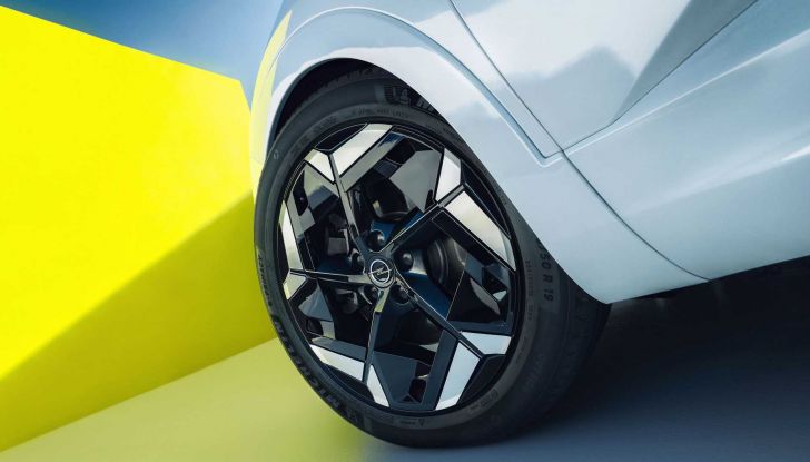 Opel Grandland GSe: il SUV ibrido plug-in si “incattivisce” - Foto 4 di 7