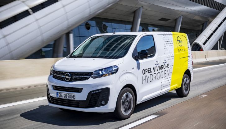 Opel Vivaro-e Hydrogen: il furgone Fuel Cell arriva a 400 km di autonomia - Foto 12 di 22