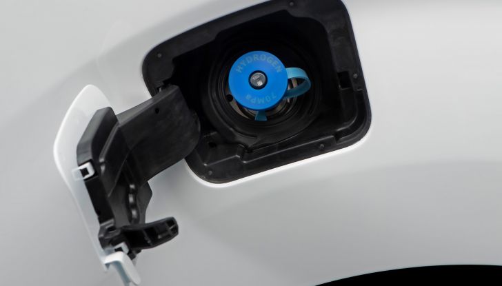 Opel Vivaro-e Hydrogen: il furgone Fuel Cell arriva a 400 km di autonomia - Foto 20 di 22