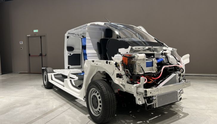 Opel Vivaro-e Hydrogen: il furgone Fuel Cell arriva a 400 km di autonomia - Foto 1 di 22