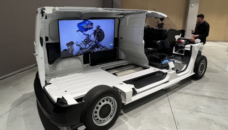 Opel Vivaro-e Hydrogen: il furgone Fuel Cell arriva a 400 km di autonomia - Foto 5 di 22