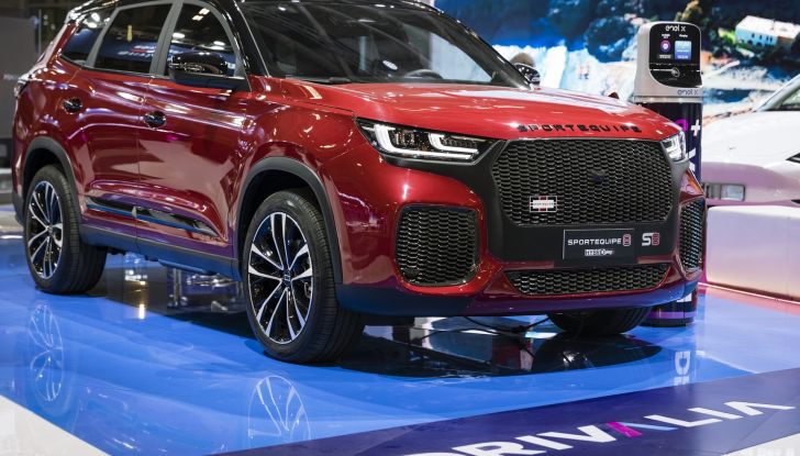 Sportequipe 8: sette posti con l’ibrido plug-in… oppure a GPL - Foto 3 di 12